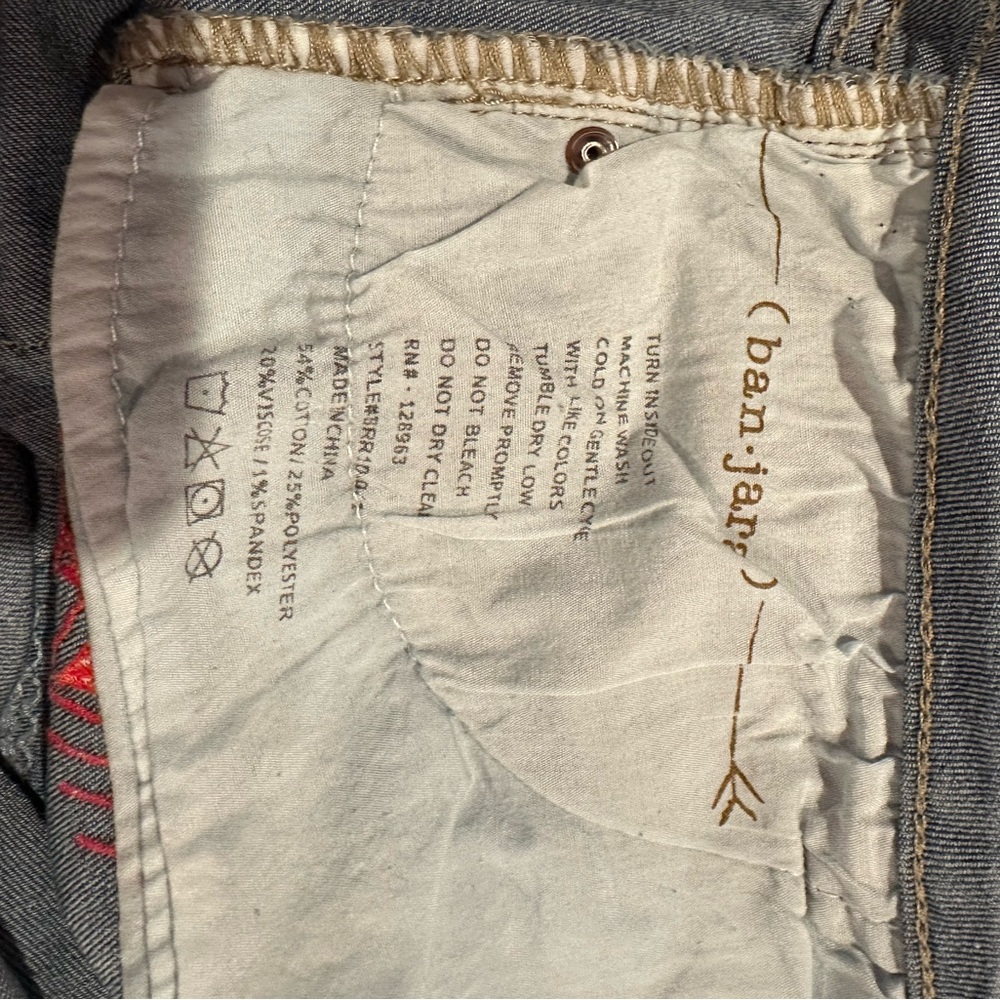 Ban-Jar Embroidered Distressed Crop Jean Size 29/10 - Picture 3 of 4